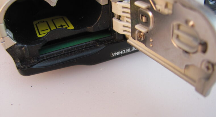 Nikon Coolpix L23 Digital Camera UNTESTED