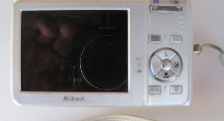 Nikon Coolpix S200 Digital Camera UNTESTED