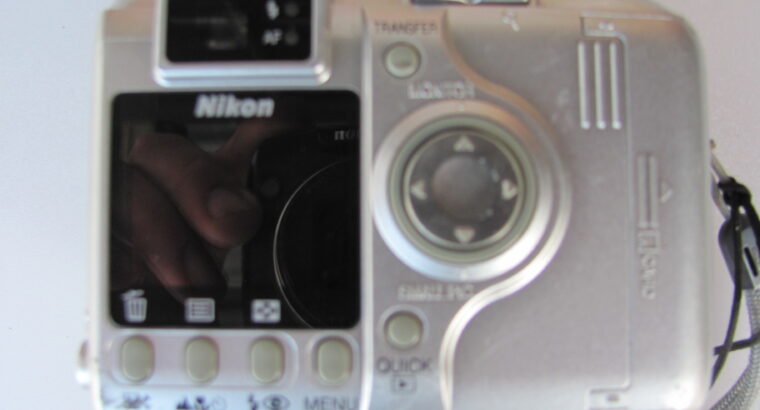 Nikon COOLPIX 4300 4.0MP Digital Camera UNTESTED