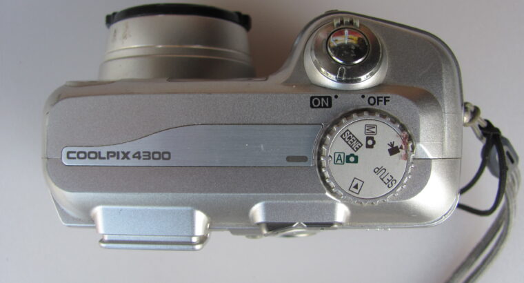 Nikon COOLPIX 4300 4.0MP Digital Camera UNTESTED