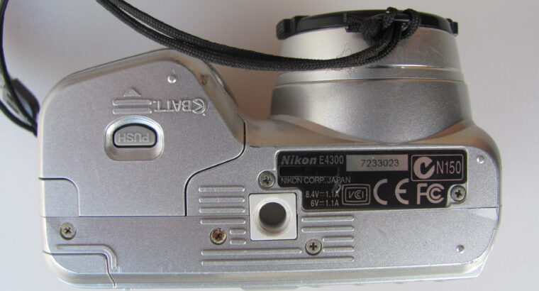 Nikon COOLPIX 4300 4.0MP Digital Camera UNTESTED
