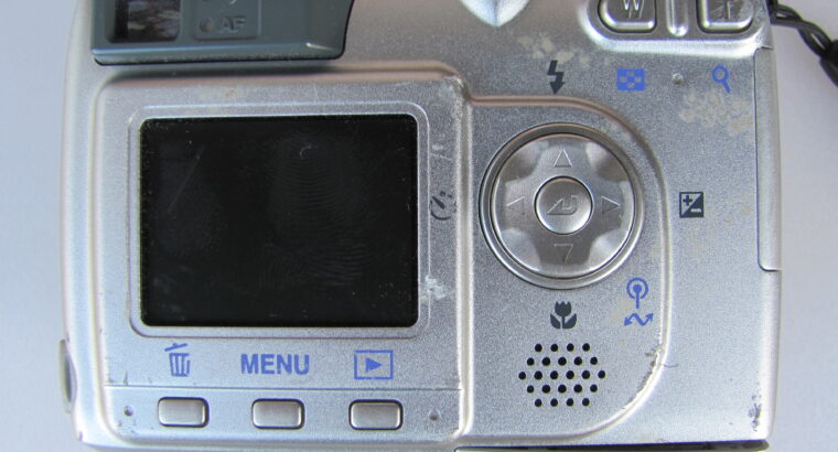 Nikon COOLPIX 5200 Digital Camera UNTESTED