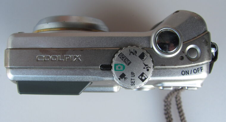 Nikon COOLPIX 5200 Digital Camera UNTESTED