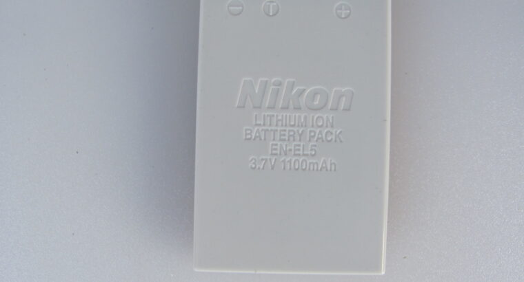 Nikon COOLPIX 5200 Digital Camera UNTESTED