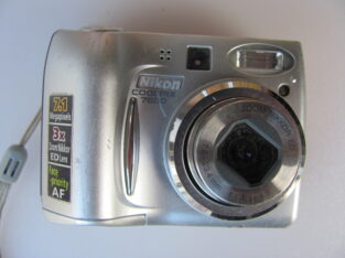 Nikon Coolpix E7600 7MP Digital Camera UNTESTED