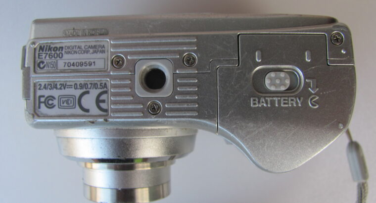 Nikon Coolpix E7600 7MP Digital Camera UNTESTED