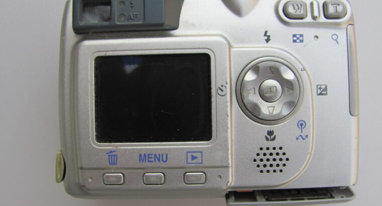 Nikon Coolpix 5200 5MP Digital Camera UNTESTED