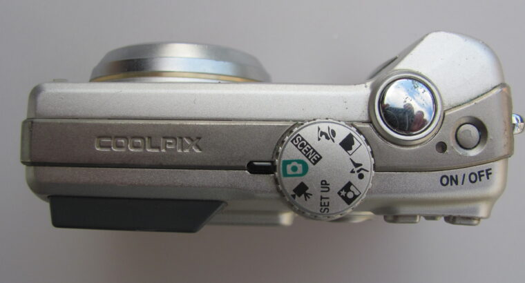 Nikon Coolpix 5200 5MP Digital Camera UNTESTED