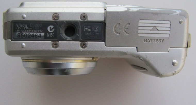 Nikon Coolpix 5200 5MP Digital Camera UNTESTED