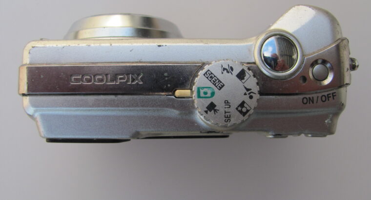 Nikon Coolpix 7900 7 MP Digital Camera UNTESTED