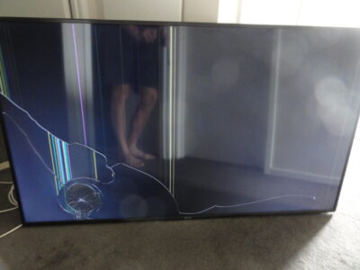 BROKEN SCREEN TV SONY KD-65X80J WORKS